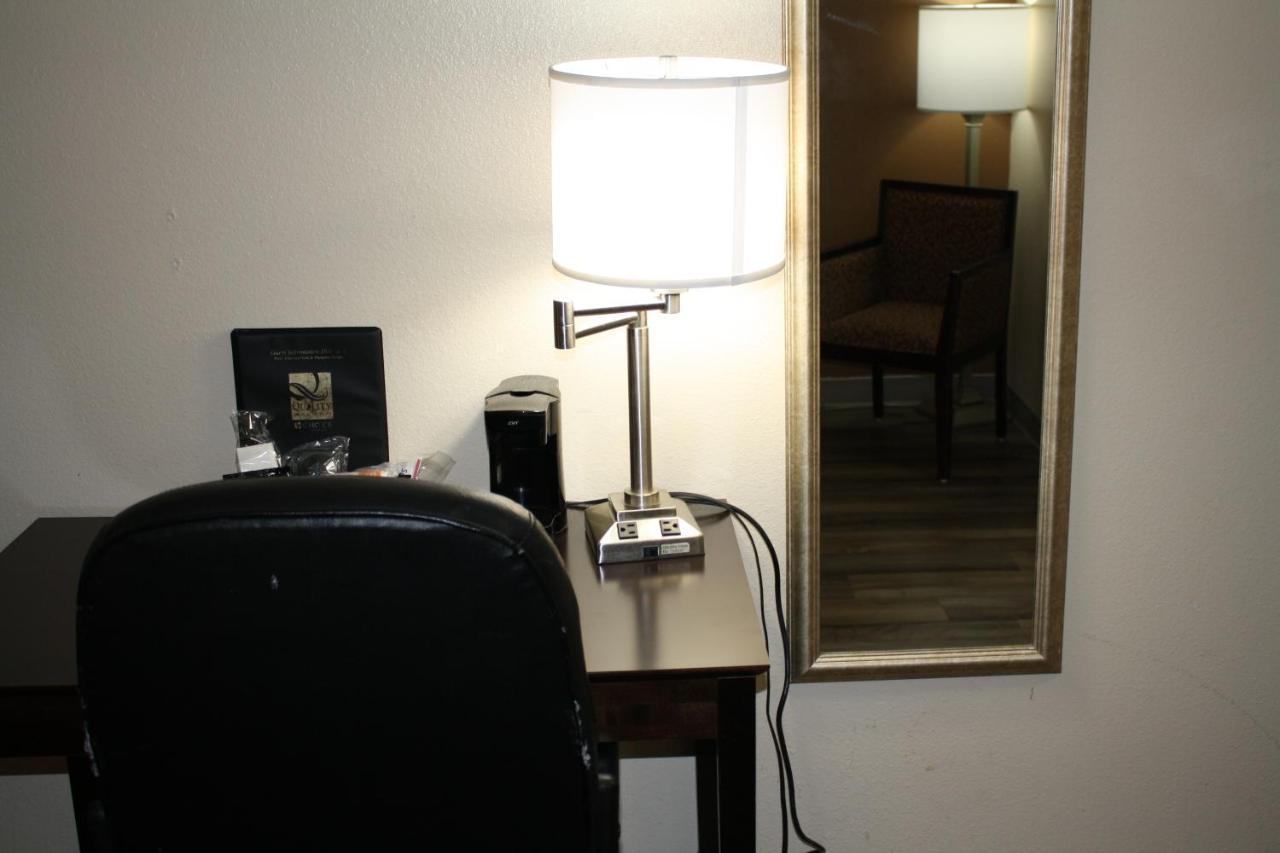 Quality Inn & Suites Wichita Falls I-44 Экстерьер фото