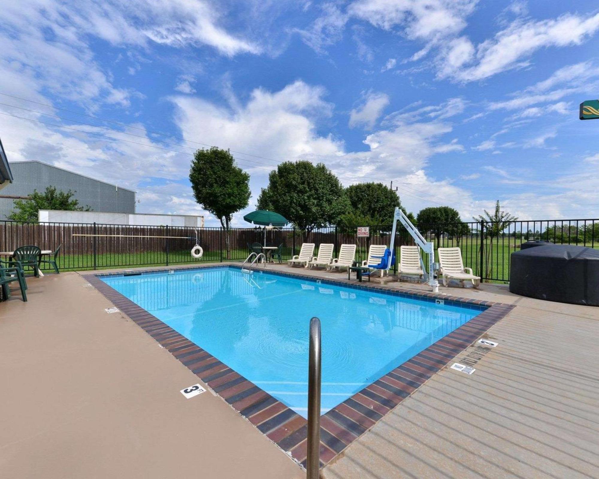 Quality Inn & Suites Wichita Falls I-44 Экстерьер фото
